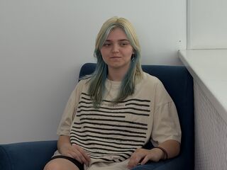 camgirl playing with sextoy LauriMagnie