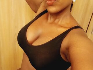 naughty cam girl fingering shaved pussy LindaeBrown