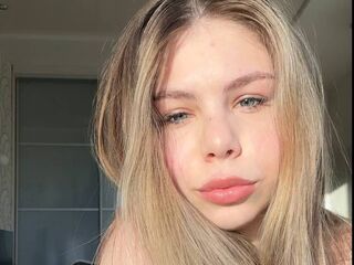 sexy webcamgirl picture LioraVayne
