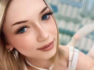 cam girl showing tits LoisDeman
