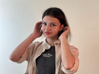 webcam girl chatroom LucyBarcenas