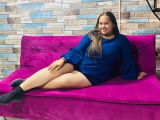 naughty cam girl masturbating with dildo LucyOween