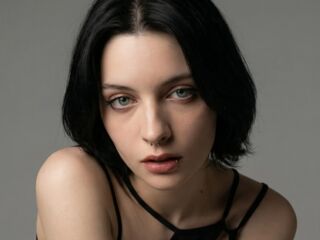 fingering camgirl LuisaFinell