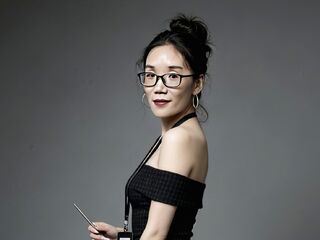 topless camgirl LunaChen