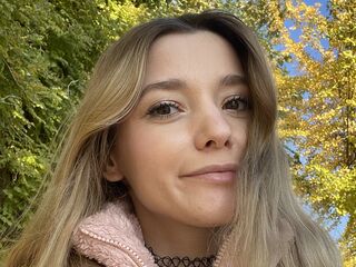 naked cam girl masturbating with vibrator LunariaVelvet