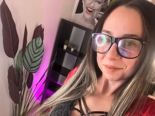 topless webcamgirl LyannaAna