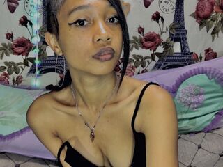 hot naked webcam girl MacuttyMiria