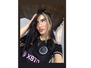 cam girl playing with vibrator MadisonLeder