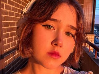 camgirl masturbating with sex toy MarilynSwinerton