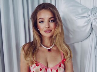 girl showing pussy MayaGal