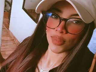 hot cam girl spreading pussy MeliRivers