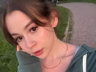 girl showing tits MozelleSchenz
