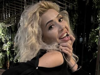 naughty cam girl fingering pussy RiannaReini