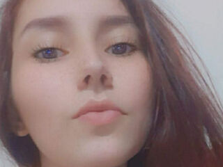 naughty camgirl fingering shaved pussy SamanthaHottie