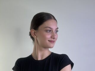 live webcam performer SharikaWigington