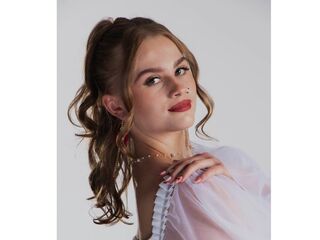 nude webcamgirl picture SharriLangolf