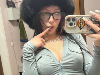 beautiful webcamgirl SonicaLuxe