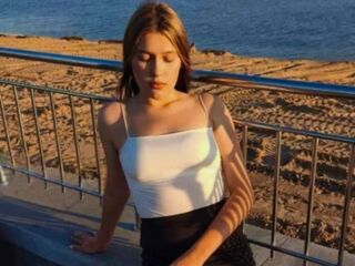 camwhore nude SuziBarringer