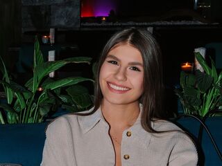 camgirl showing pussy TiaBeumer