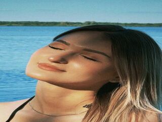 camwhore spreading pussy VerlineBurth