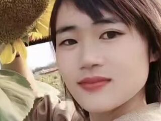 live strip tease show XiaoqiongLen