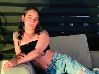 beautiful camgirl YeinlynLennox